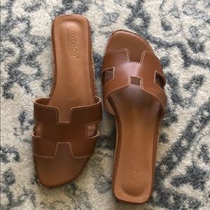 Hermès dupes. Cognac color. Perfect condition.